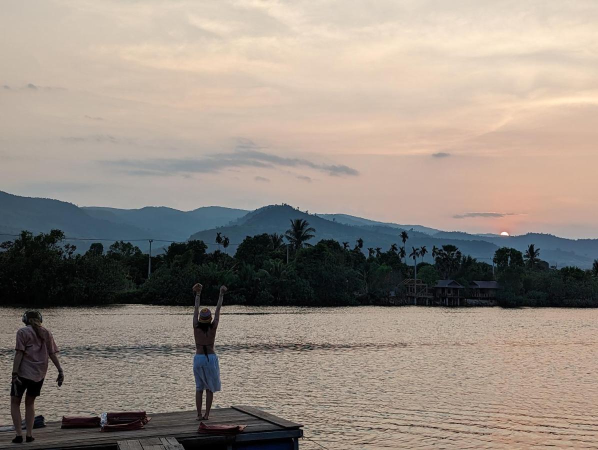Yellow Sun Kampot Bagian luar foto